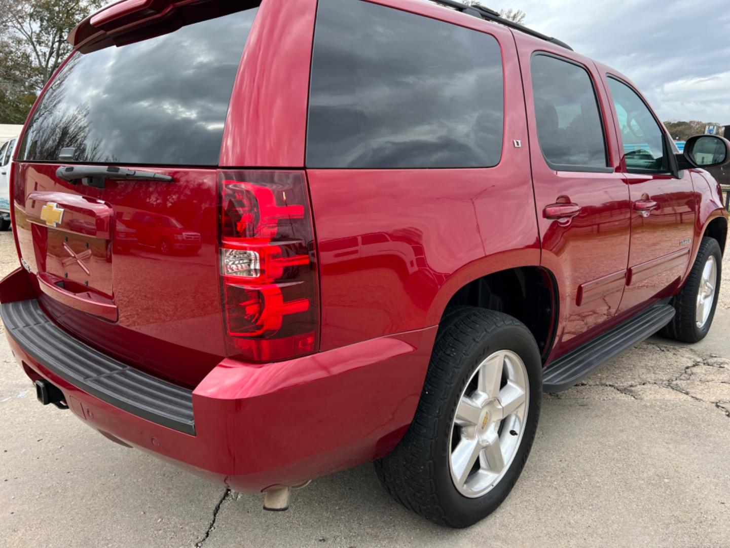 2013 Maroon /Tan Chevrolet Tahoe LT (1GNSCBE02DR) with an 5.3L V8 engine, Automatic transmission, located at 4520 Airline Hwy, Baton Rouge, LA, 70805, (225) 357-1497, 30.509325, -91.145432 - 2013 Chevy Tahoe LT 149K Miles, 5.3 V8, Heated Leather Seats, All Power, Seats 7, Bose Stereo, Tow Pkg. NO IN HOUSE FINANCING. FOR INFO PLEASE CONTACT JEFF AT 225 357-1497 CHECK OUT OUR A+ RATING WITH THE BETTER BUSINESS BUREAU WE HAVE BEEN A FAMILY OWNED AND OPERATED BUSINESS AT THE SAME LOCATION F - Photo#5